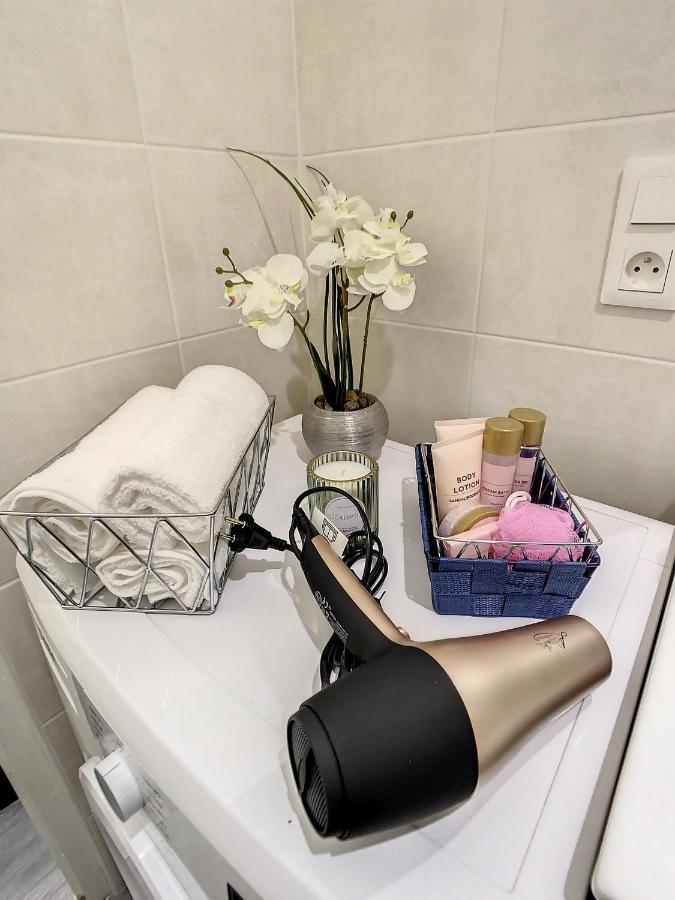 Joli Studio Meuble Tout Equipe Hyper Centre Wifi Apartment ทรัวส์ ภายนอก รูปภาพ