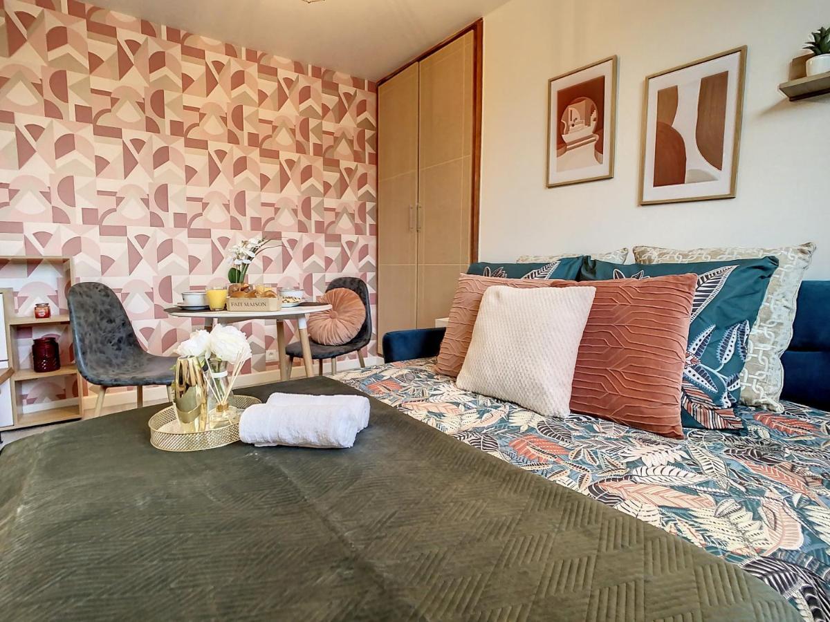 Joli Studio Meuble Tout Equipe Hyper Centre Wifi Apartment ทรัวส์ ภายนอก รูปภาพ